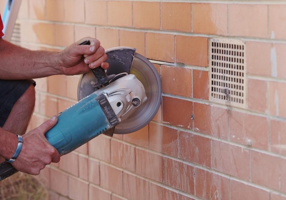 0411_OpeningInBrickWall_05